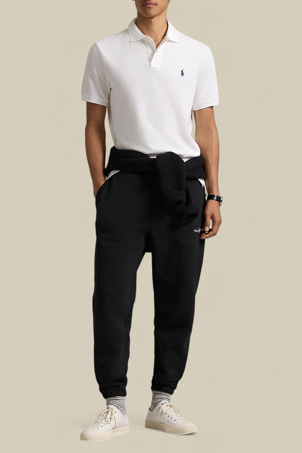 תמונת כל הלוק של מכנסי טרנינג